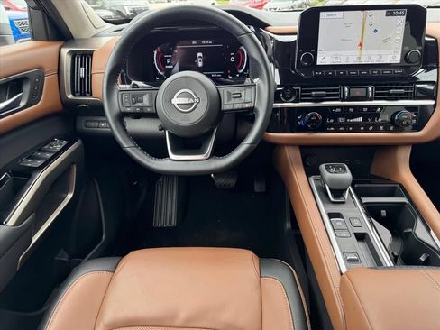 Certified 2025 Nissan Pathfinder Platinum w/ Cargo Package FWD image 12