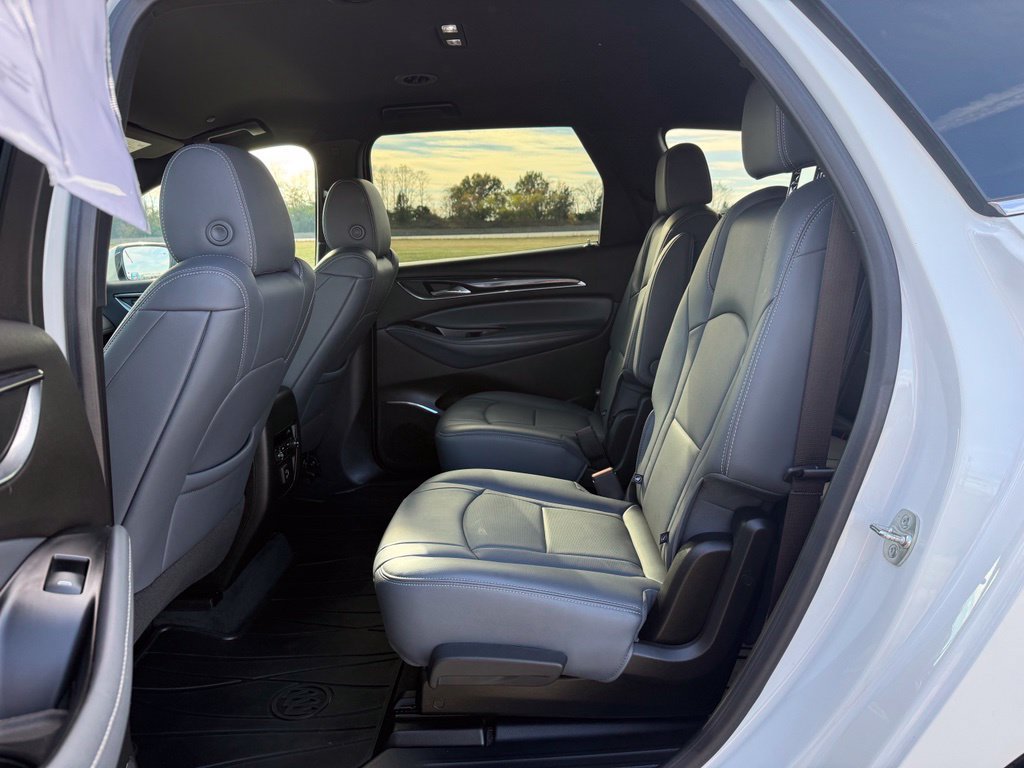 Used 2024 Buick Enclave Essence AWD/4WD image 14