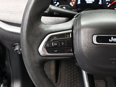 Used 2024 Jeep Compass Latitude w/ Convenience Group AWD/4WD image 28