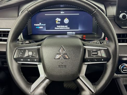 Used 2023 Mitsubishi Outlander SE image 23