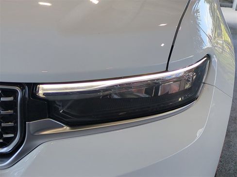 New 2025 Jeep Grand Cherokee Summit image 10