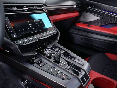 Used 2025 Aston Martin Vanquish image 30