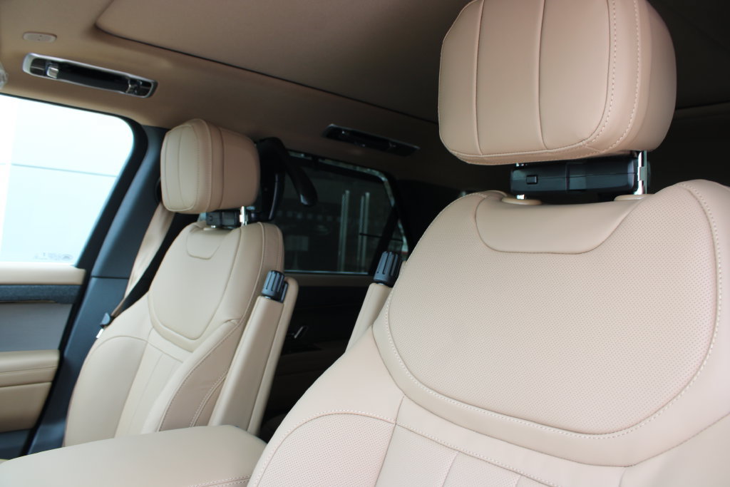 New 2027 Land Rover Range Rover Sport SE AWD/4WD image 8