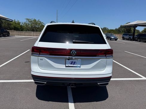 Used 2024 Volkswagen Atlas SE w/ Panoramic Sunroof Package FWD image 6