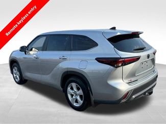 Used 2024 Toyota Highlander LE AWD/4WD video 3