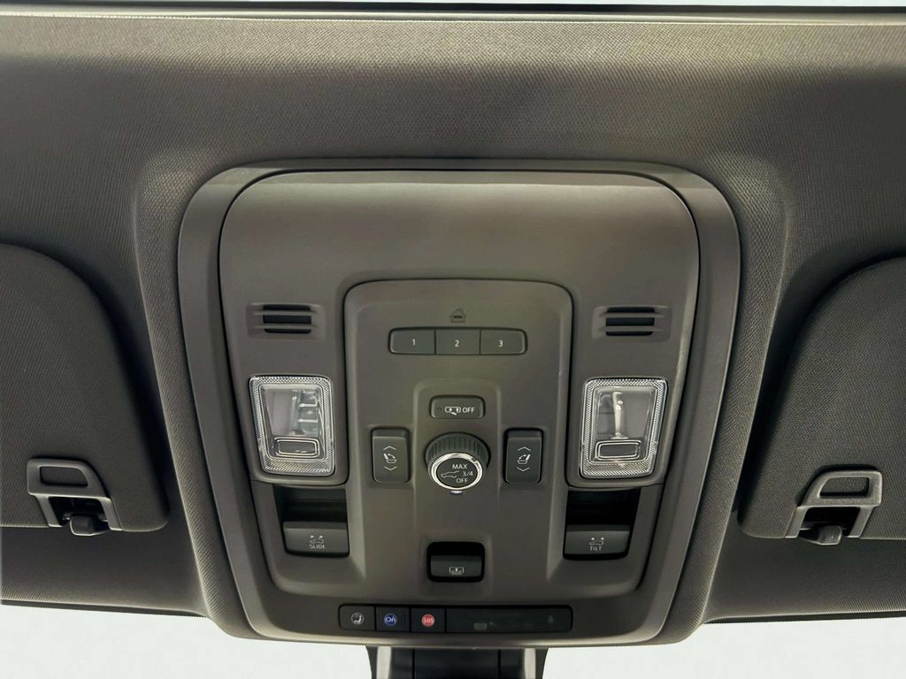 Used 2021 GMC Yukon SLT w/ SLT Luxury Package AWD/4WD image 23