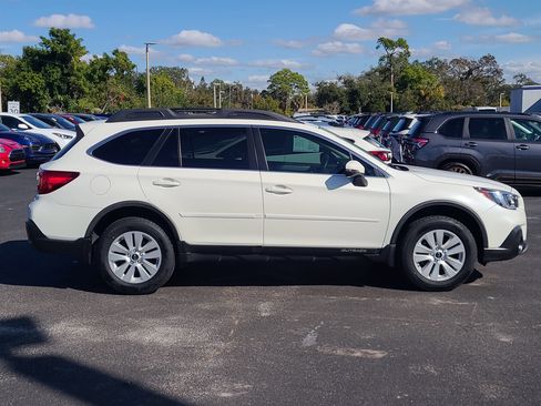 Used 2018 Subaru Outback 2.5i Premium image 7