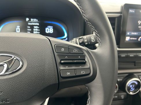 Used 2025 Hyundai Venue SEL image 18