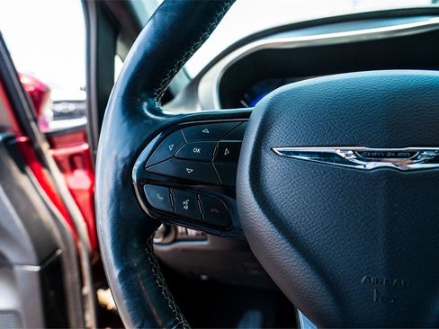Used 2019 Chrysler Pacifica Touring-L FWD image 15