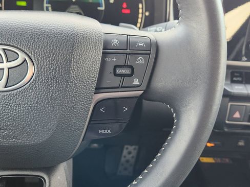 Used 2025 Toyota Camry SE w/ Convenience Package image 34