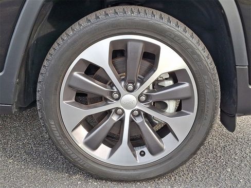 Used 2022 Jeep Cherokee Limited w/ Elite Package image 8