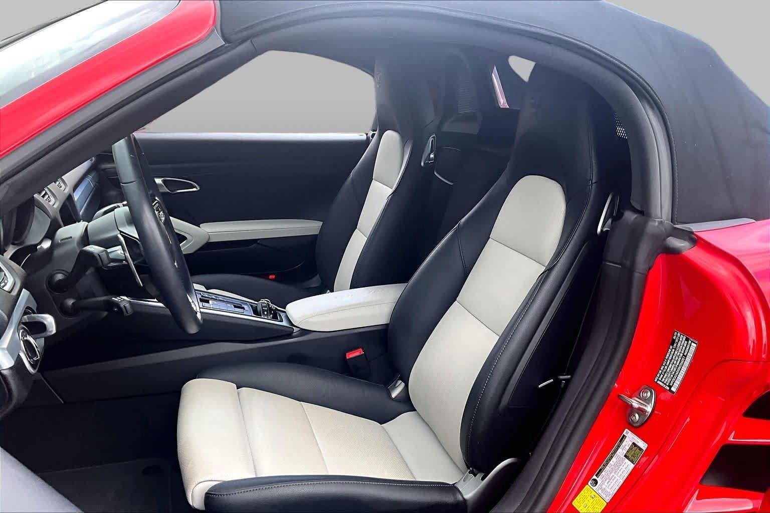 Used 2024 Porsche 718 Boxster RWD image 7