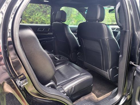 Used 2016 Ford Explorer Limited w/ Equipment Group 301A FWD image 18