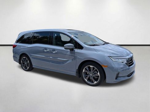 Used 2023 Honda Odyssey Elite image 2
