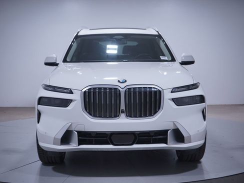 Used 2024 BMW X7 xDrive40i w/ Premium Package AWD/4WD image 4