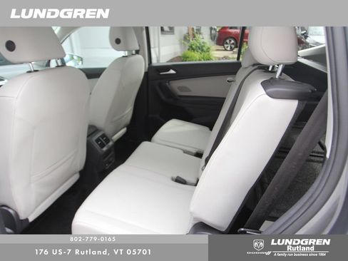 Used 2019 Volkswagen Tiguan SE AWD/4WD image 14