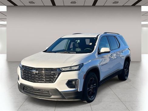 Used 2023 Chevrolet Traverse LT w/ Midnight/Sport Edition image 7