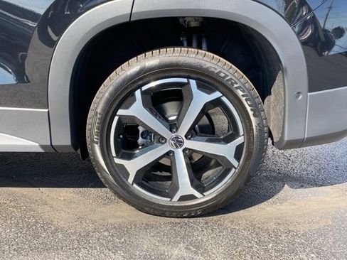 New 2025 Volkswagen Tiguan SE image 18