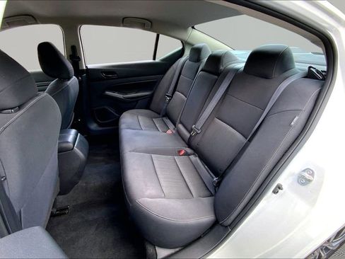 Used 2025 Nissan Altima 2.5 SV FWD image 16