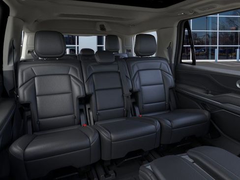 New 2025 Lincoln Navigator Reserve image 11