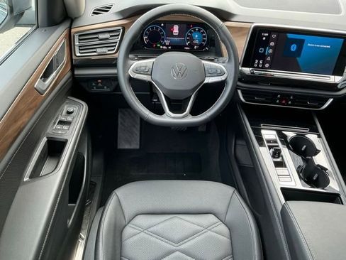 Used 2025 Volkswagen Atlas SE image 10