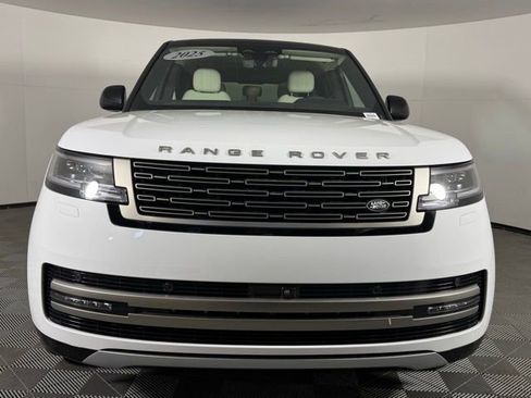 Used 2025 Land Rover Range Rover SE image 11