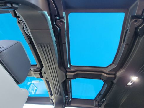 New 2026 GMC Hummer EV SUV w/ LPO, Dark Essentials Package AWD/4WD image 9