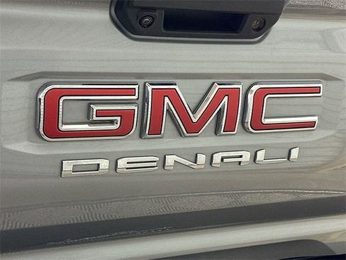 Used 2023 GMC Canyon Denali image 27
