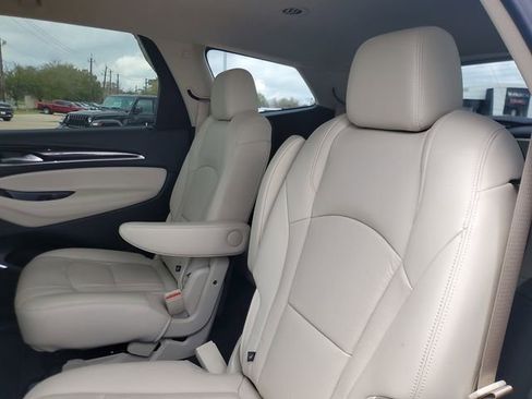 Used 2022 Buick Enclave Essence w/ Sport Touring Edition image 11