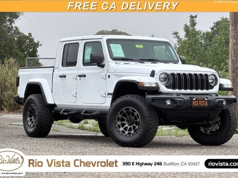 Used 2025 Jeep Gladiator Sport AWD/4WD image 1
