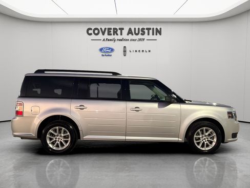 Used 2019 Ford Flex SE image 6