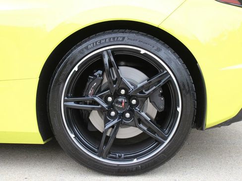 Used 2022 Chevrolet Corvette Stingray Premium Cpe w/ Z51 Performance Package RWD image 29