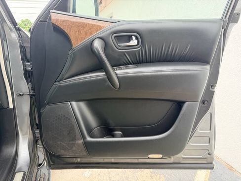 Used 2017 INFINITI QX80 2WD image 25