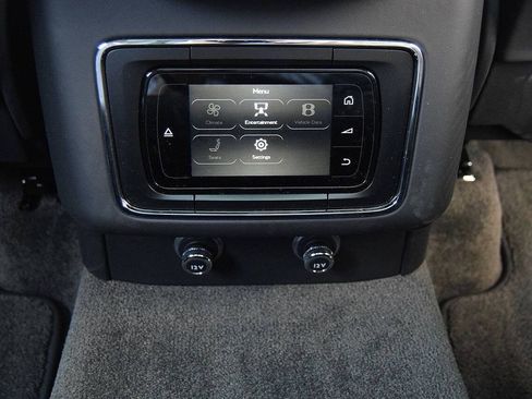 Used 2019 Bentley Bentayga image 42