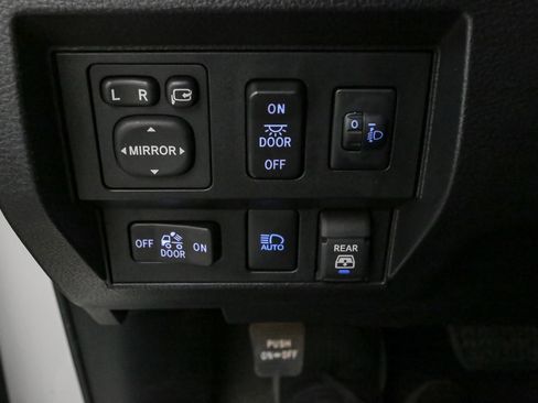 Used 2020 Toyota Tundra 4x4 CrewMax image 43