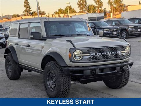 New 2025 Ford Bronco Badlands image 7