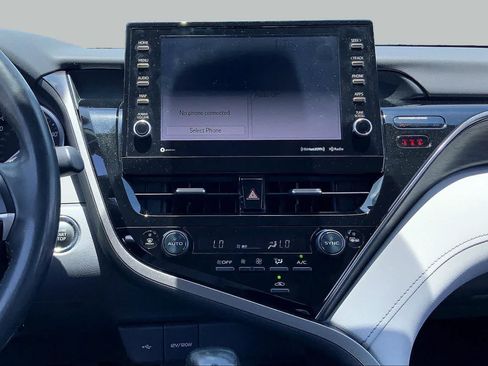 Used 2022 Toyota Camry XLE FWD image 7