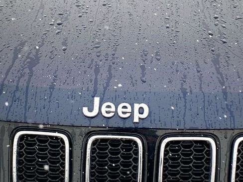 Used 2020 Jeep Compass Limited image 29