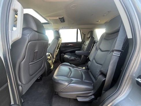 Used 2020 Cadillac Escalade Luxury w/ Escalade Sport Edition image 21