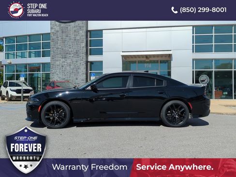 Used 2022 Dodge Charger R/T w/ Plus Group RWD image 4