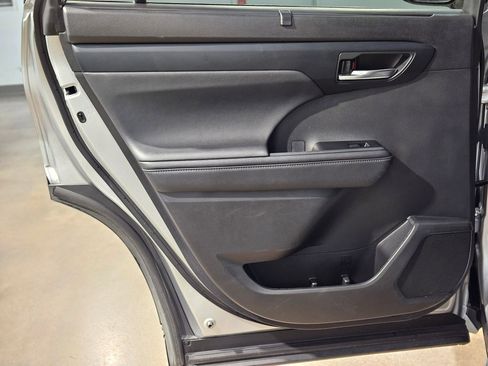 Used 2024 Toyota Highlander XLE image 34