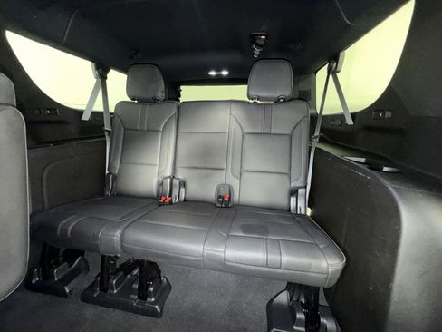 Used 2021 Chevrolet Suburban RST w/ Luxury Package image 26