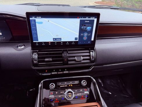 Used 2024 Lincoln Navigator L 4WD image 27