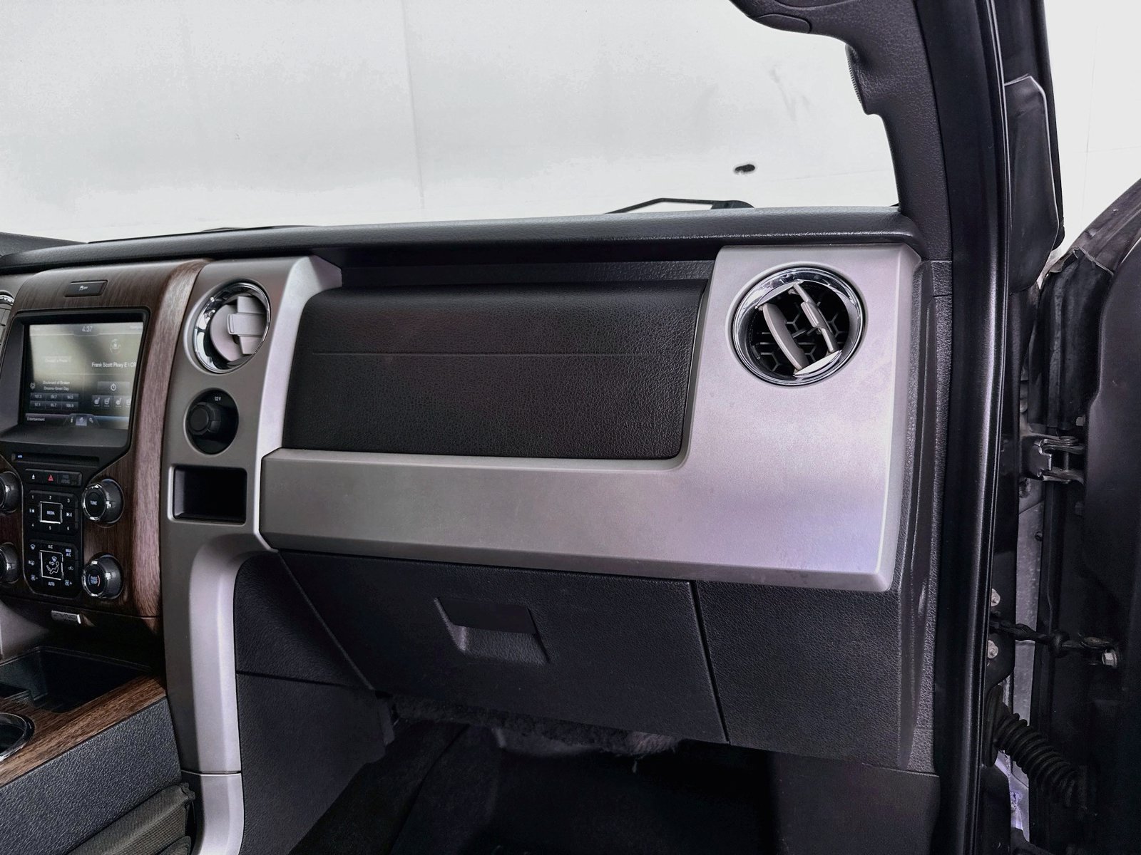 Used 2014 Ford F150 Lariat w/ Equipment Group 502A Luxury AWD/4WD image 29