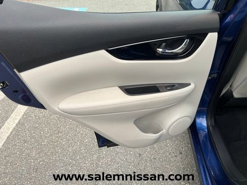 Used 2022 Nissan Rogue Sport SL AWD/4WD image 19