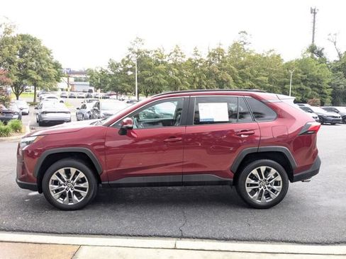 Used 2023 Toyota RAV4 XLE Premium FWD image 7