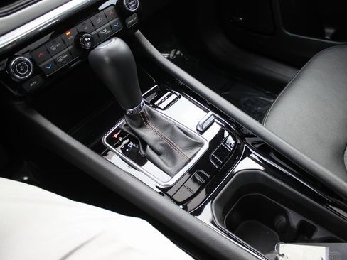 Used 2022 Jeep Compass Limited w/ Sun and Sound Group image 11