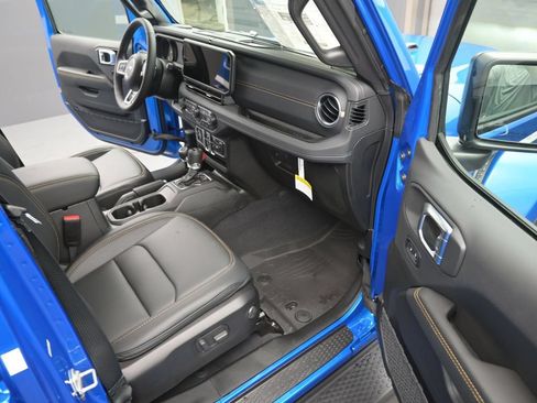 New 2026 Jeep Wrangler Unlimited Sahara AWD/4WD image 15