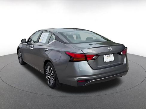 Used 2025 Nissan Altima 2.5 SV FWD image 9