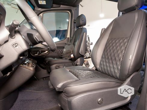 Used 2025 Mercedes-Benz Sprinter 3500 image 28